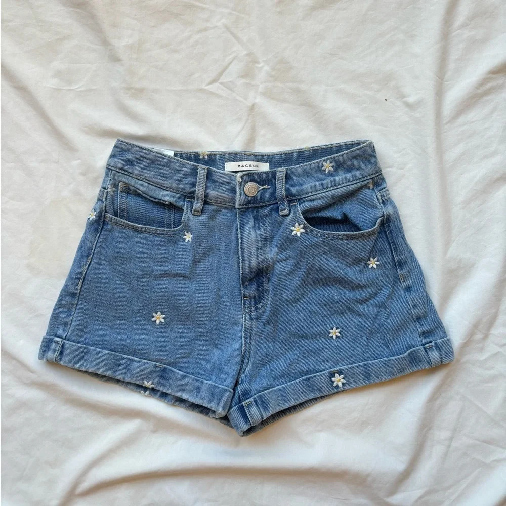 pacsun NWOT blue yellow and white floral embroidered denim short mom short
